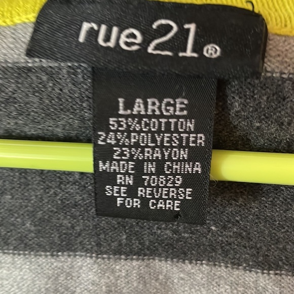 Euc grey striped sweater from Rue21. Size large - Picture 2 of 3